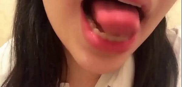  Japanese girl @kamititisokuhou showing crazy tongue skills